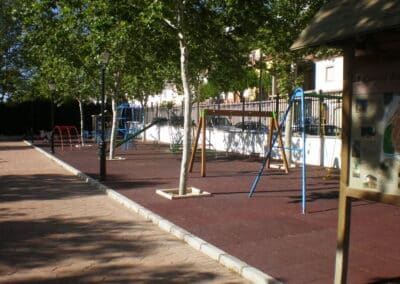 Urbanización de parques en Cuevas Bajas